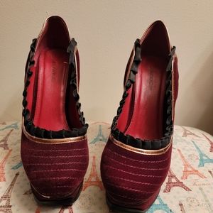 JESSICA PASTER - Wine colored heels with gold/black trim